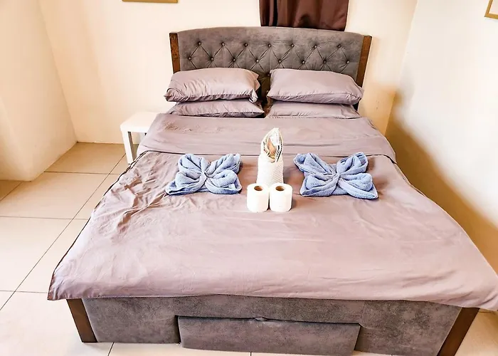 2br View Moa 200mbps Netflix Manila